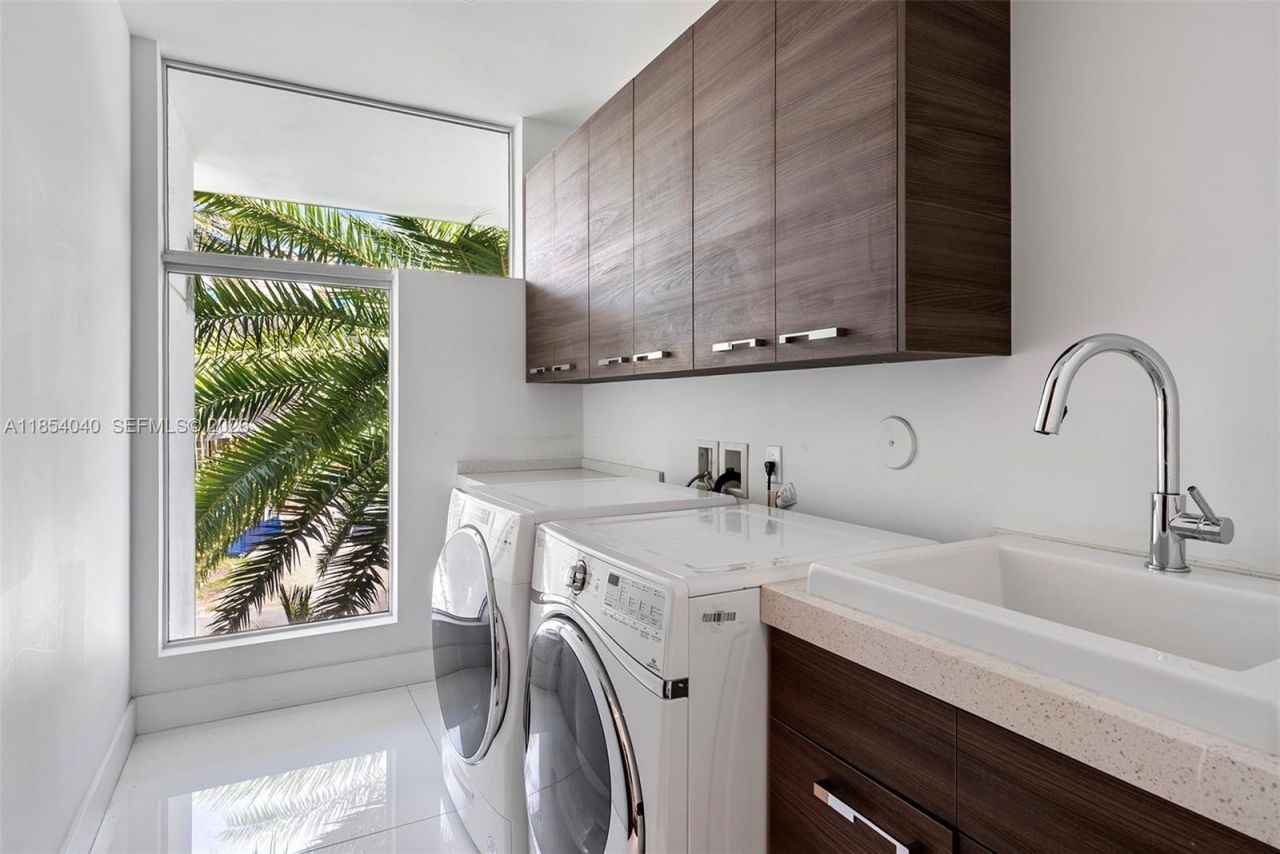 300 Royal Plaza Dr, Fort Lauderdale, FL 33301 Photo