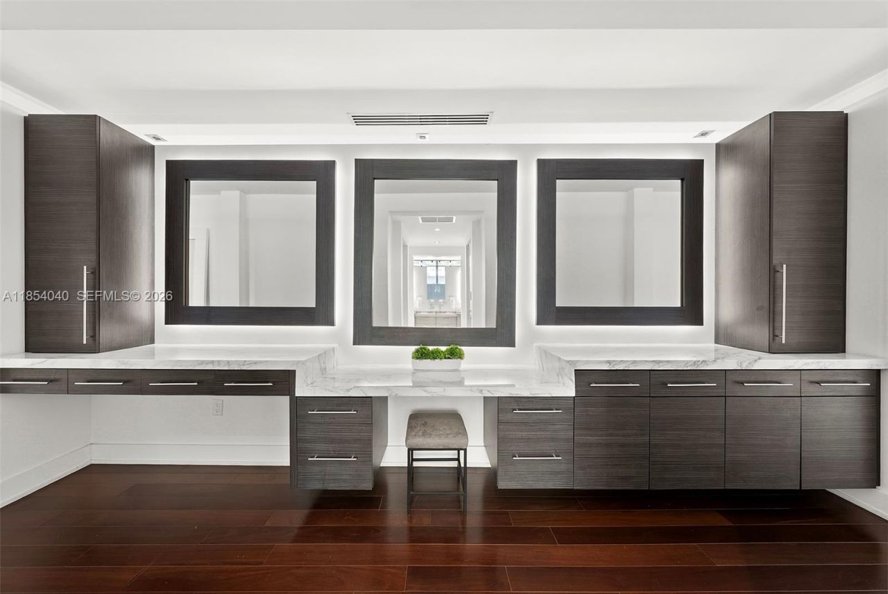 300 Royal Plaza Dr, Fort Lauderdale, FL 33301 Photo