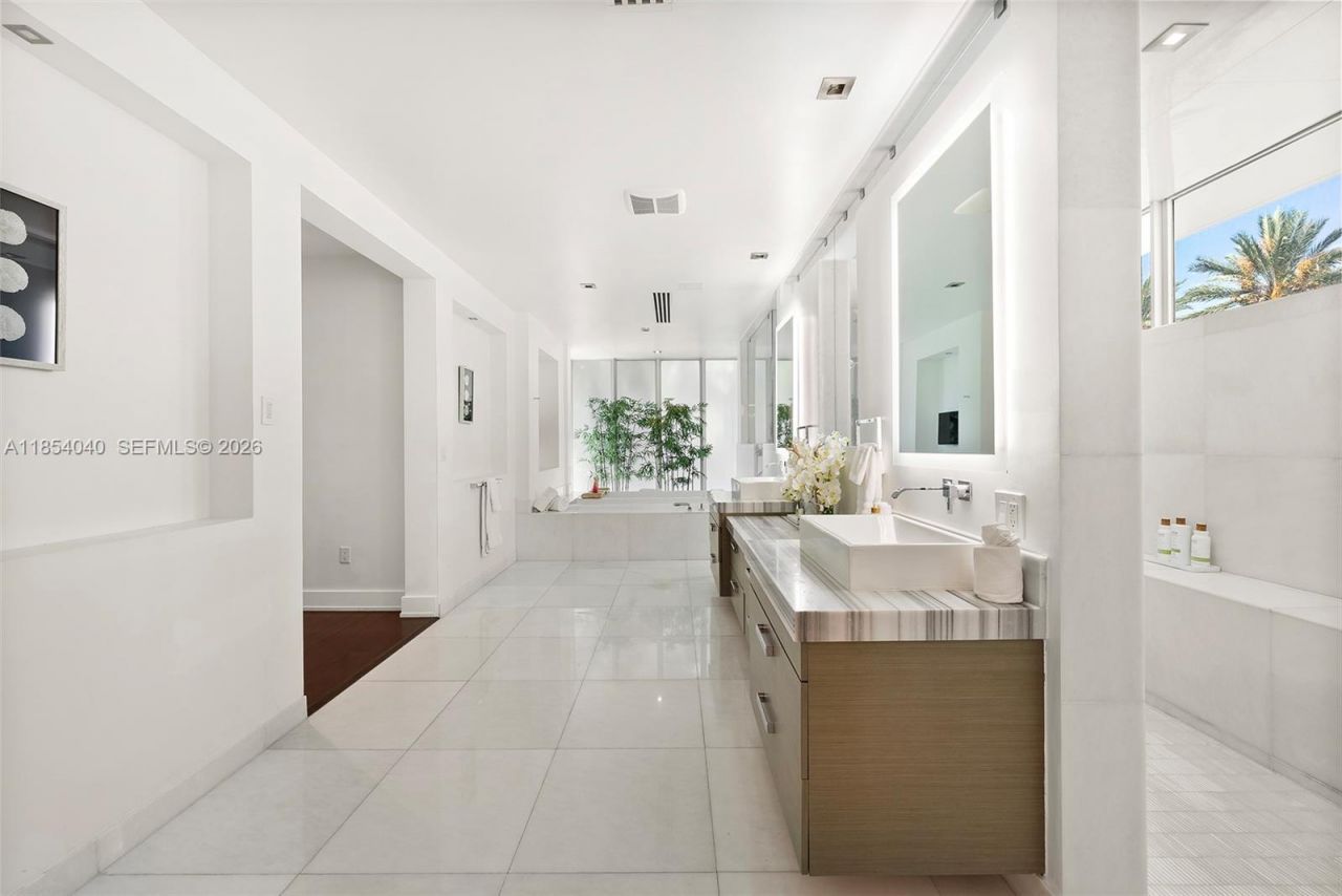 300 Royal Plaza Dr, Fort Lauderdale, FL 33301 Photo
