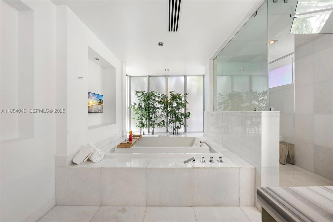 300 Royal Plaza Dr, Fort Lauderdale, FL 33301 Photo