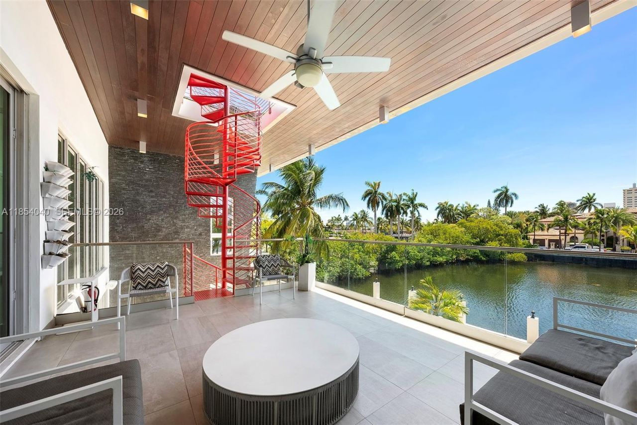 300 Royal Plaza Dr, Fort Lauderdale, FL 33301 Photo