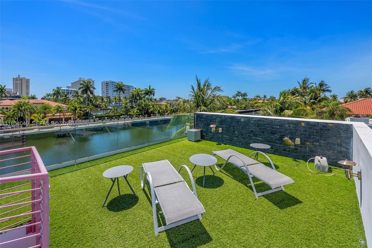 300 Royal Plaza Dr, Fort Lauderdale, FL 33301 Photo