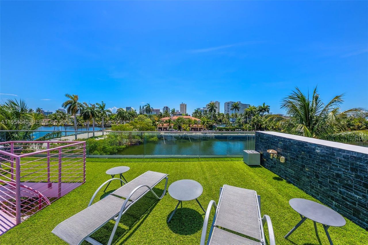 300 Royal Plaza Dr, Fort Lauderdale, FL 33301 Photo