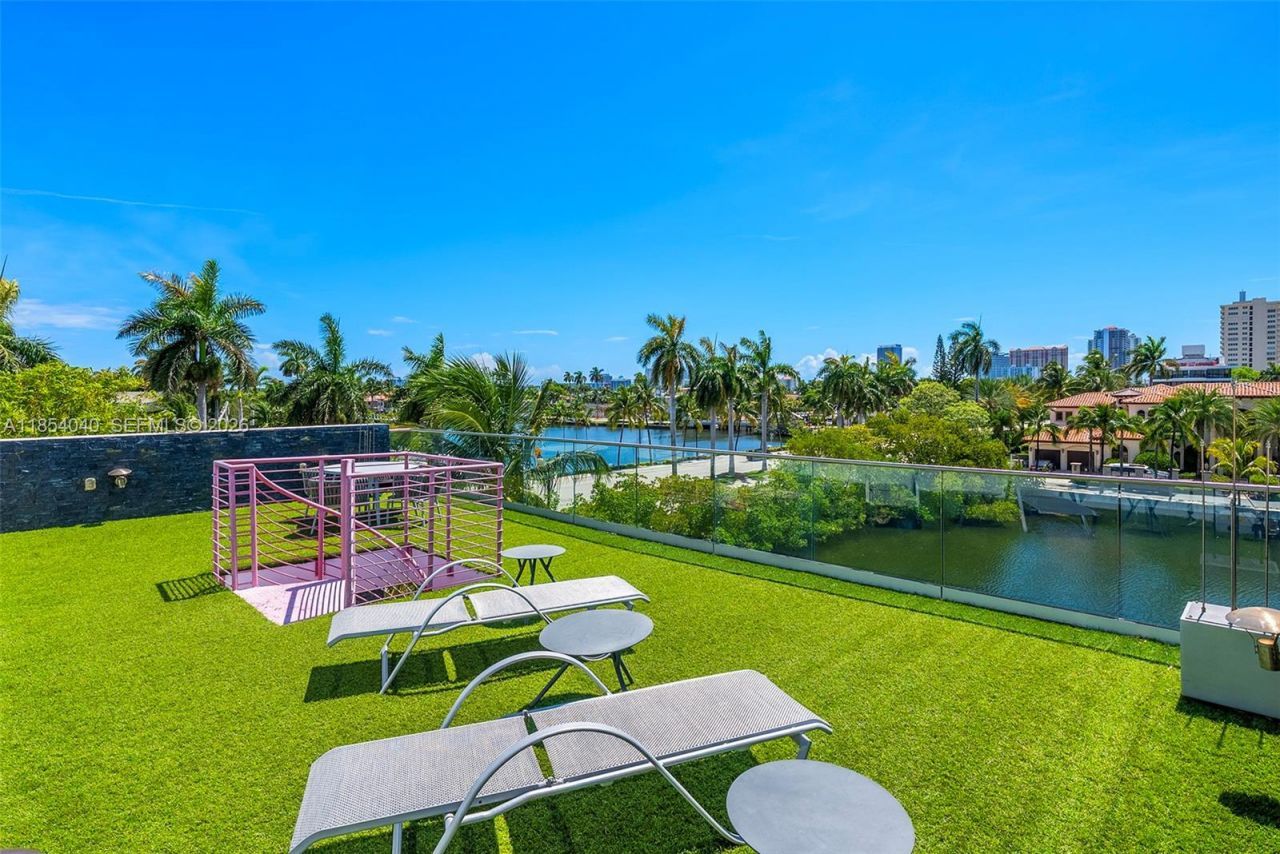300 Royal Plaza Dr, Fort Lauderdale, FL 33301 Photo
