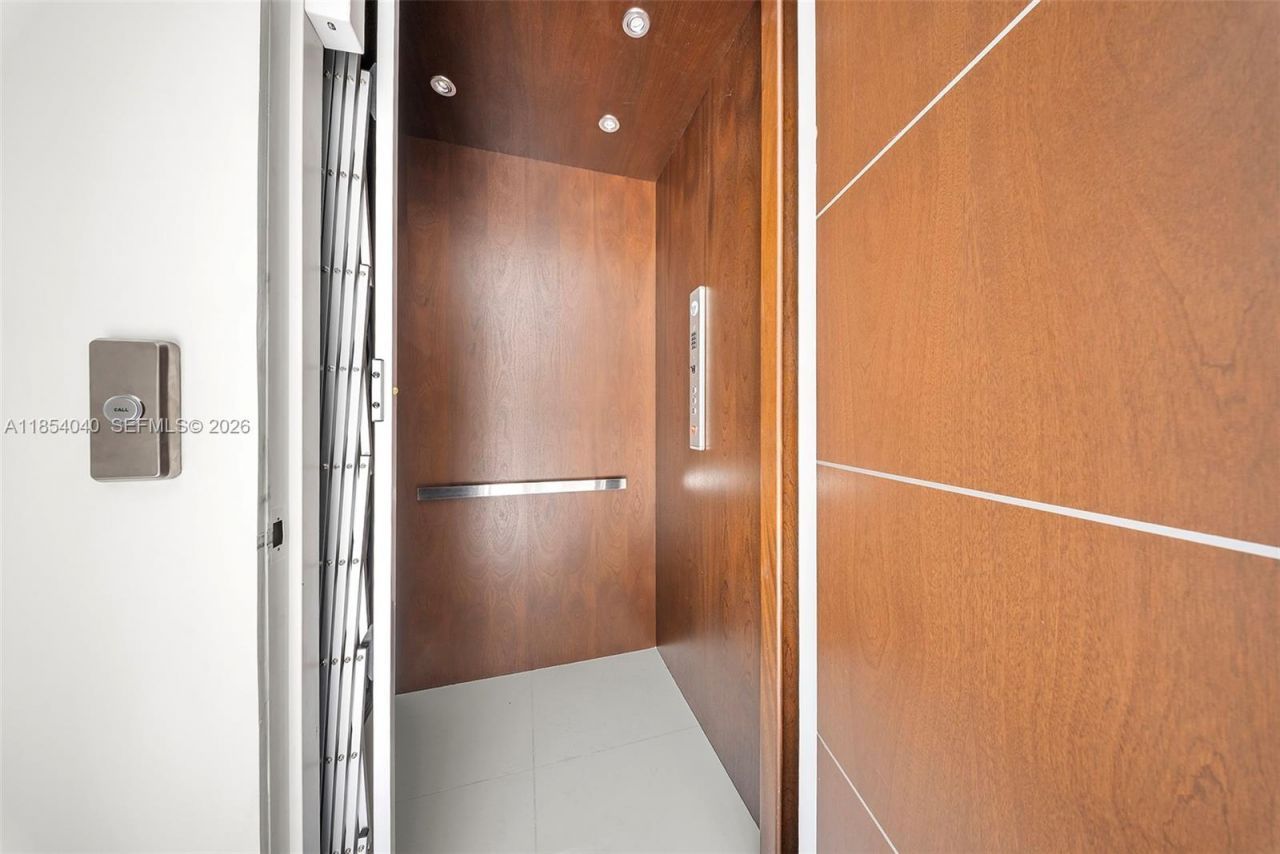 300 Royal Plaza Dr, Fort Lauderdale, FL 33301 Photo