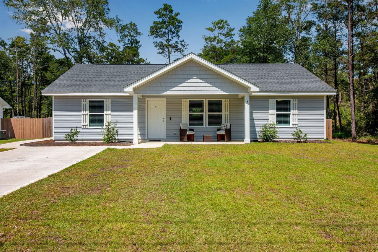 43 E Crocus Avenue, Defuniak Springs, FL 32433 Main Photo