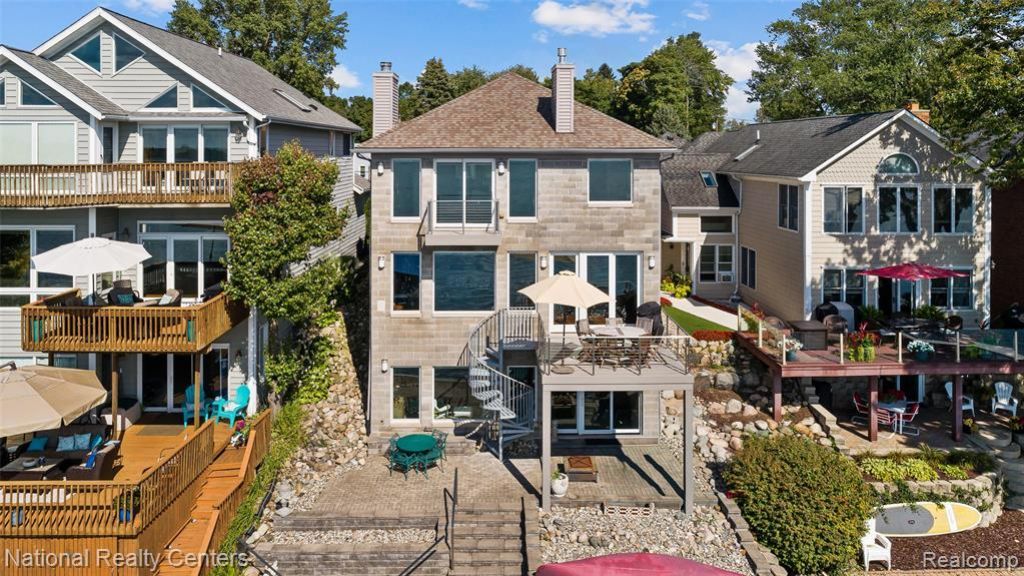 1316 E Lake Drive, Novi, MI 48377 Main Photo