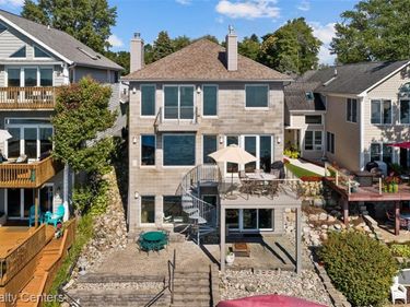 1316 E Lake Drive, Novi, MI 48377