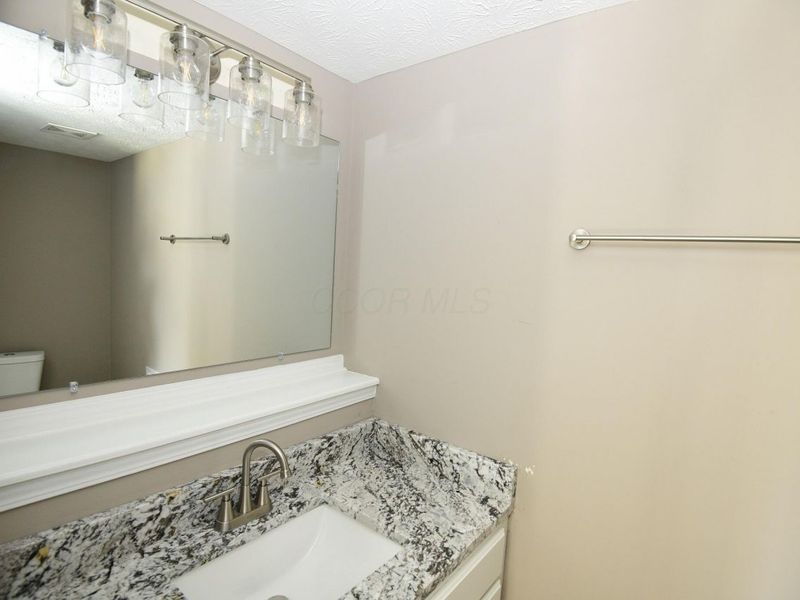 2730 Raphael Drive, Columbus, OH 43232 Photo 12