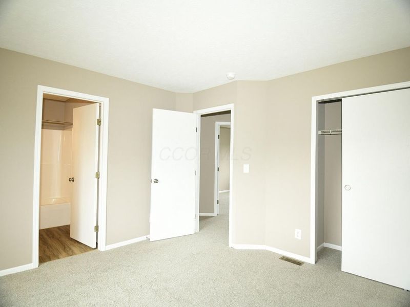 2730 Raphael Drive, Columbus, OH 43232 Photo 7