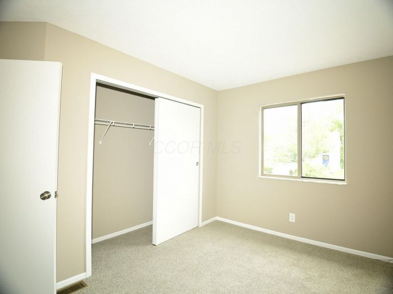 2730 Raphael Drive, Columbus, OH 43232 Photo 9