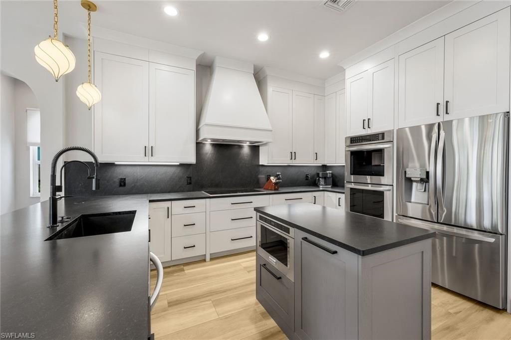 155 Heron Ave, Naples, FL 34108 Photo