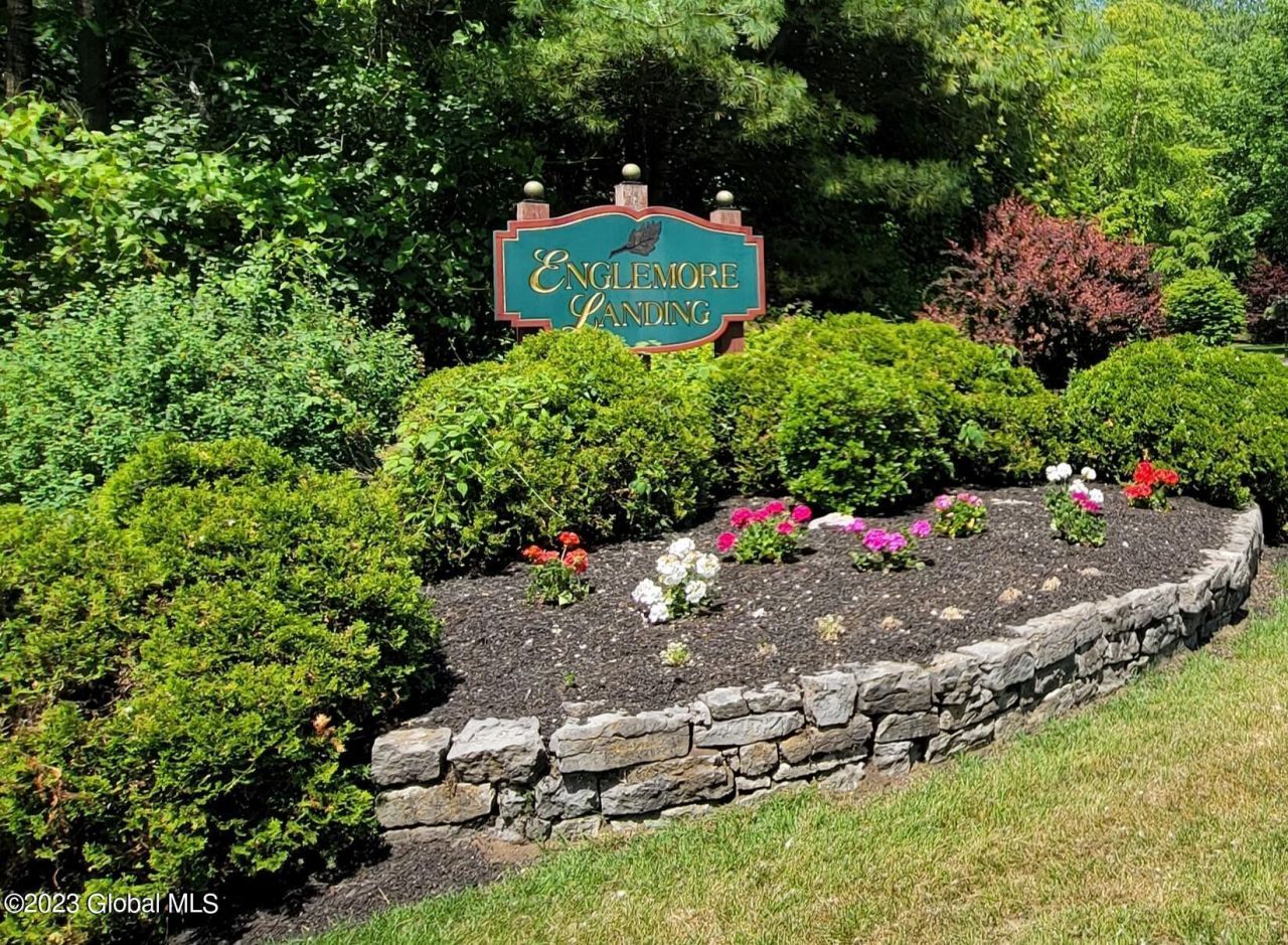 4 Towline Lane, Clifton Park, NY 12065 Main Photo
