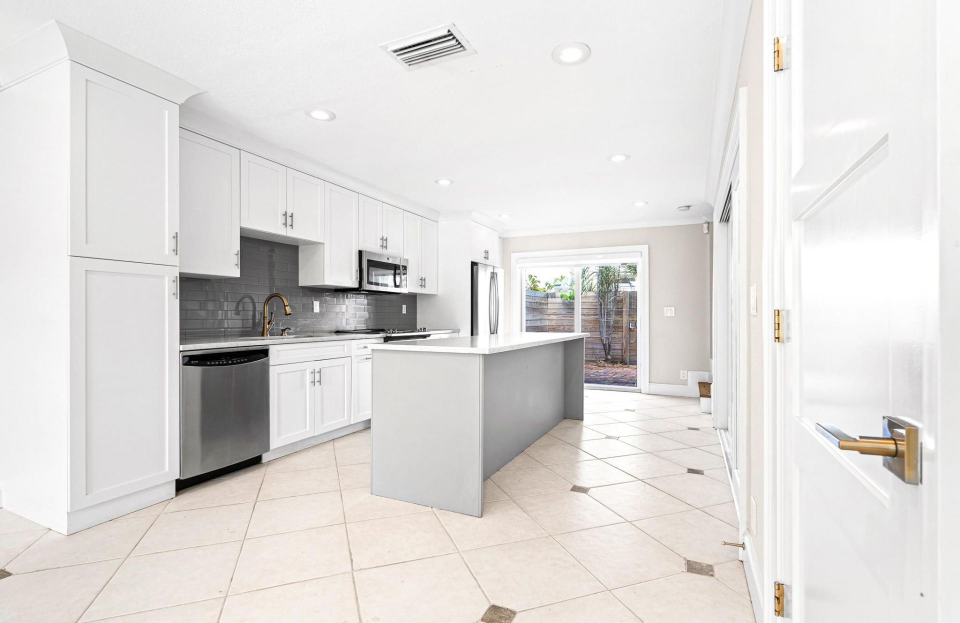 1917 NE 3rd Street, Unit 113, Deerfield Beach, FL 33441 Photo