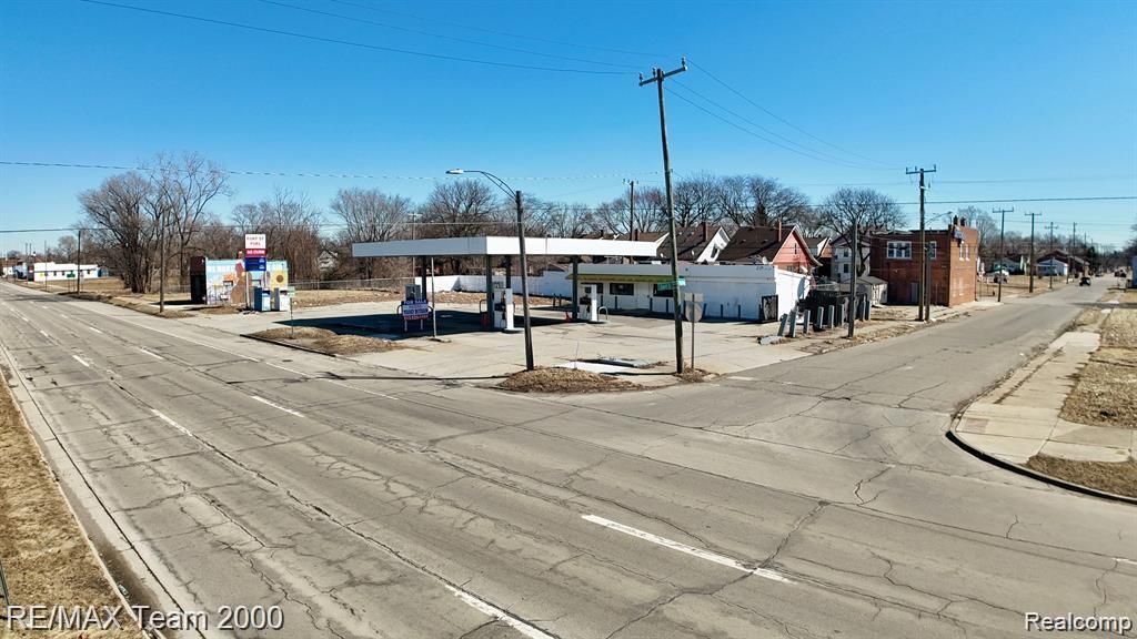 2561 S Fort Street, Detroit, MI 48217 Main Photo