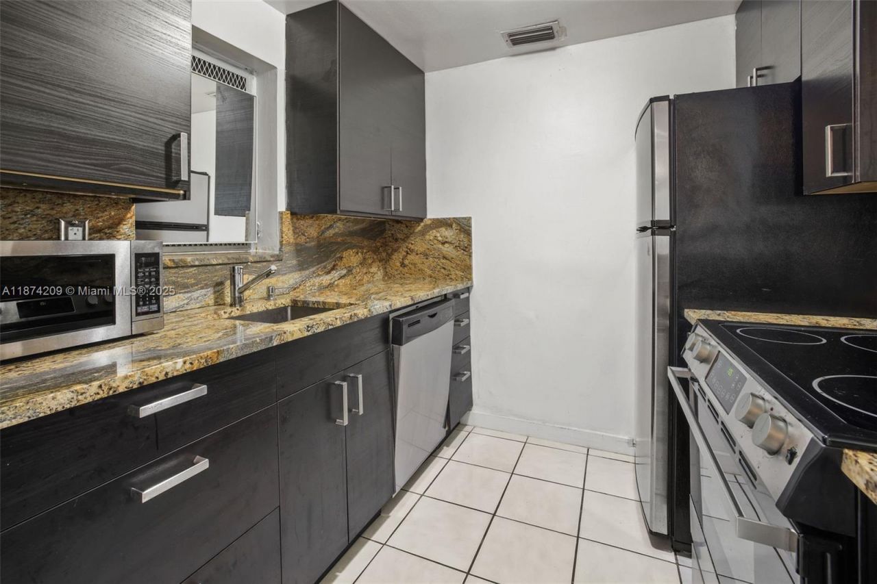 641 Espanola Way, Unit 3, Miami Beach, FL 33139 Photo