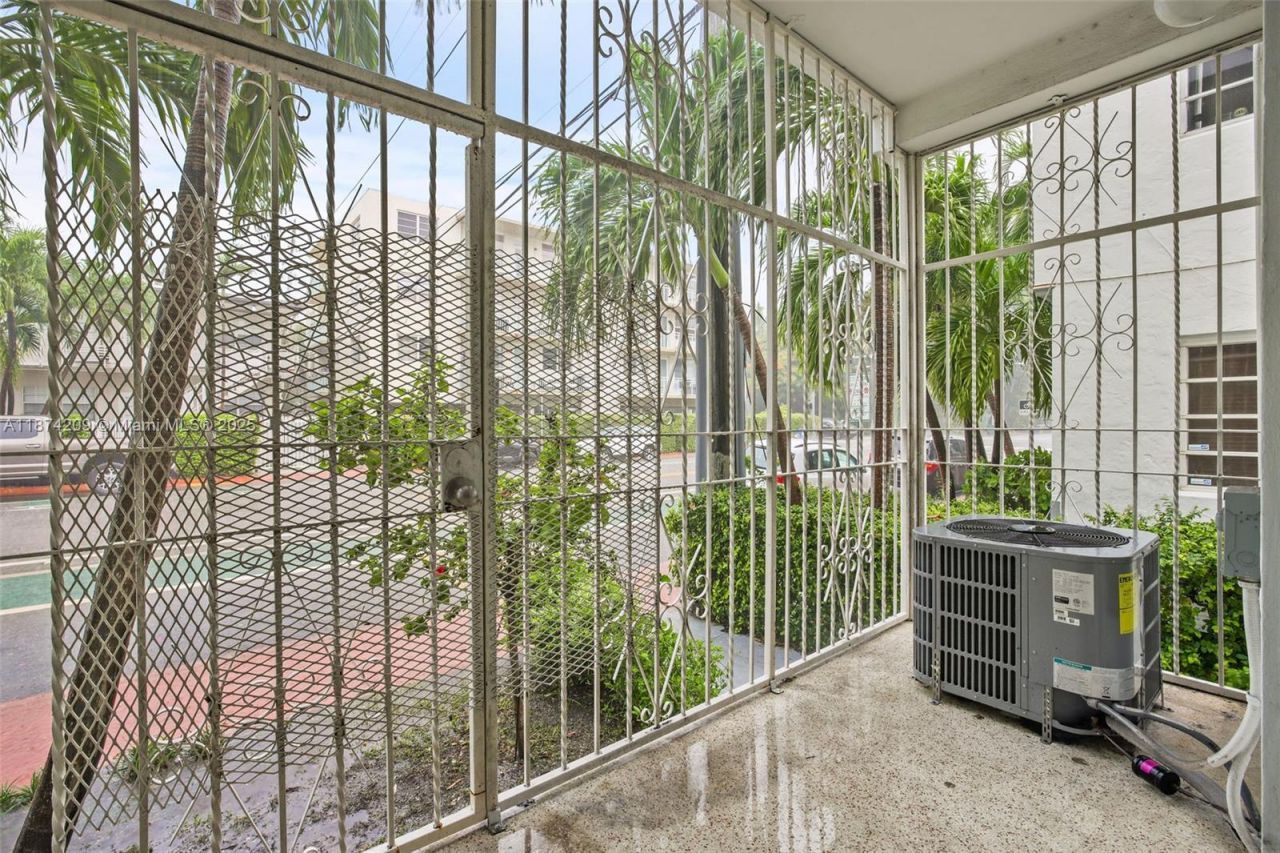 641 Espanola Way, Unit 3, Miami Beach, FL 33139 Photo