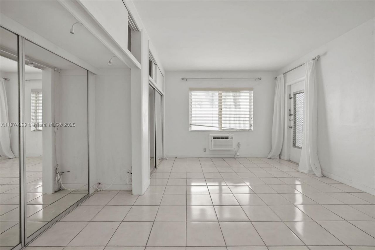 641 Espanola Way, Unit 3, Miami Beach, FL 33139 Photo