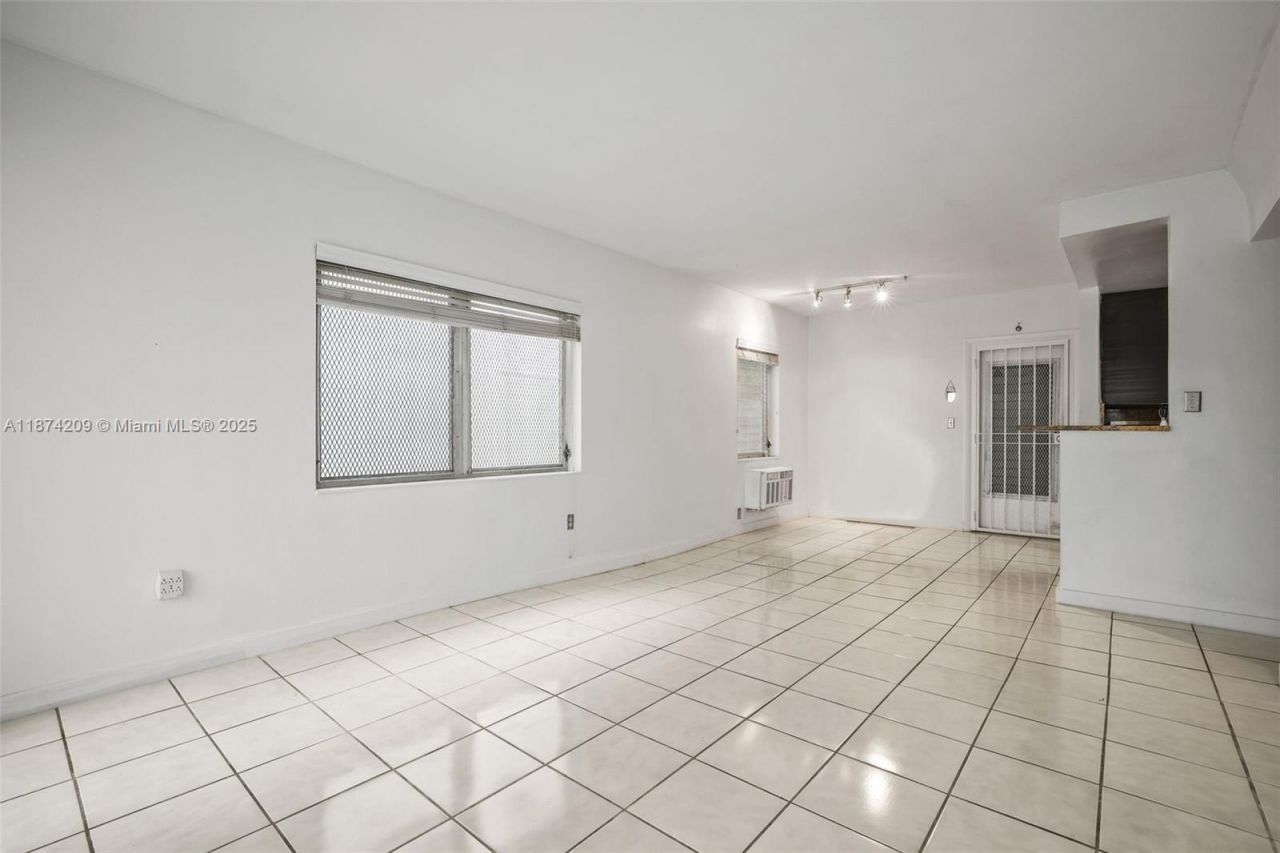 641 Espanola Way, Unit 3, Miami Beach, FL 33139 Photo