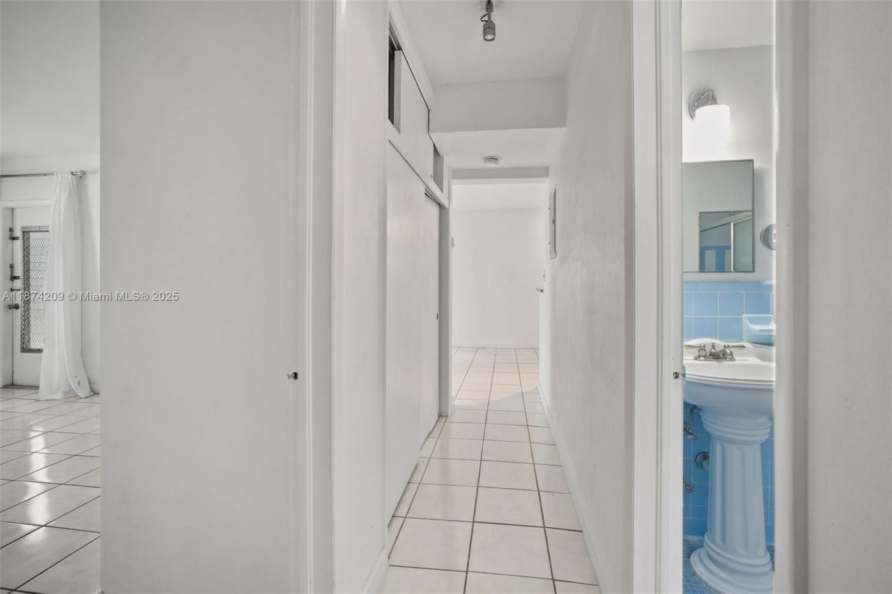 641 Espanola Way, Unit 3, Miami Beach, FL 33139 Photo
