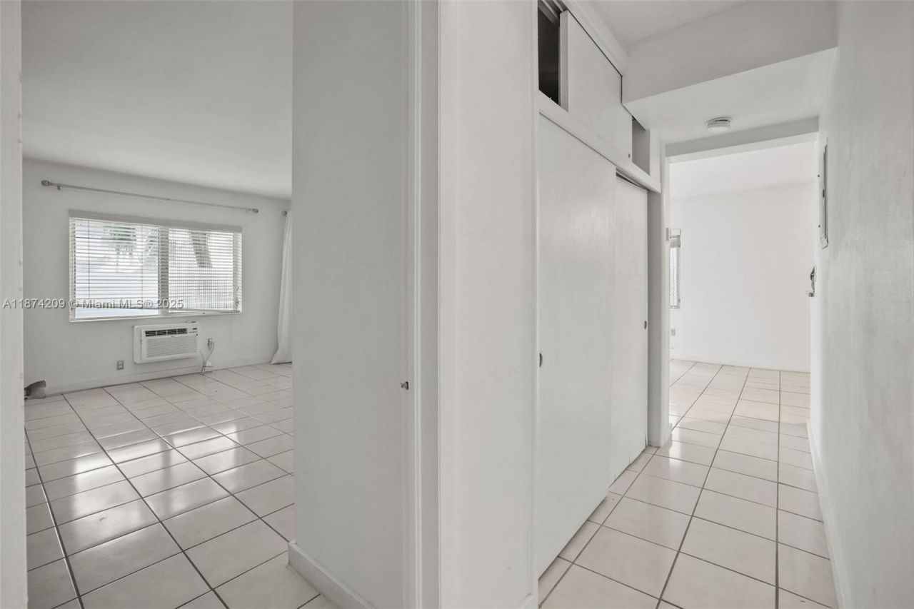 641 Espanola Way, Unit 3, Miami Beach, FL 33139 Photo