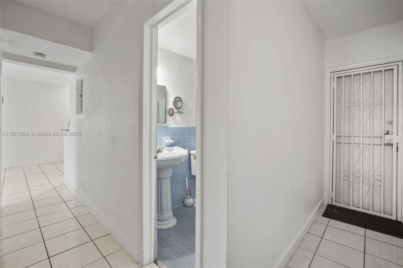 641 Espanola Way, Unit 3, Miami Beach, FL 33139 Photo