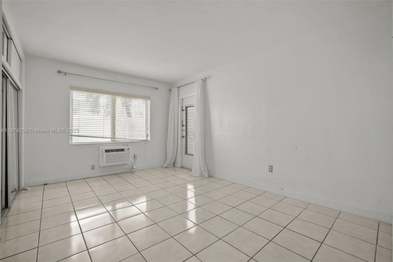 641 Espanola Way, Unit 3, Miami Beach, FL 33139 Photo