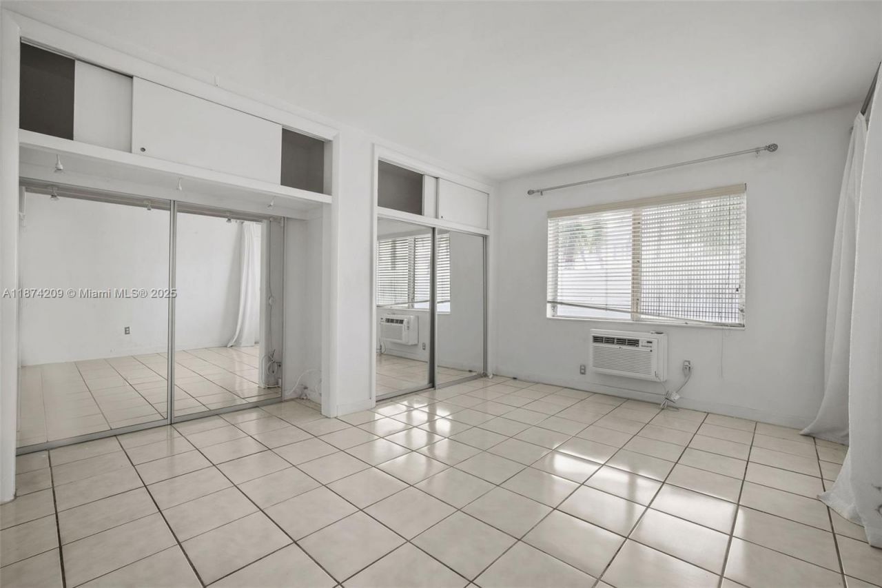 641 Espanola Way, Unit 3, Miami Beach, FL 33139 Photo