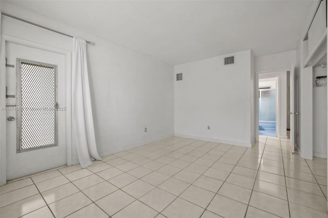 641 Espanola Way, Unit 3, Miami Beach, FL 33139 Photo