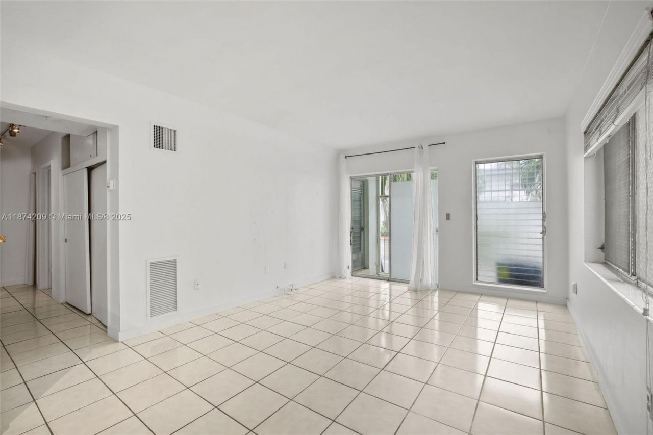 641 Espanola Way, Unit 3, Miami Beach, FL 33139 Photo