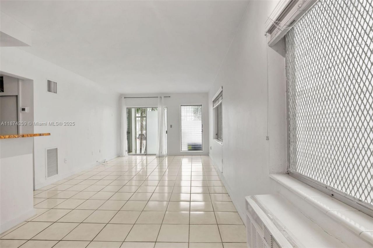 641 Espanola Way, Unit 3, Miami Beach, FL 33139 Photo