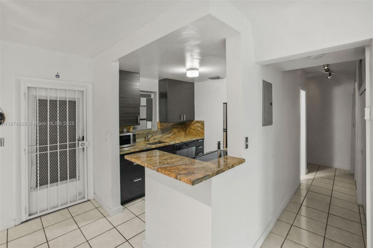 641 Espanola Way, Unit 3, Miami Beach, FL 33139 Photo