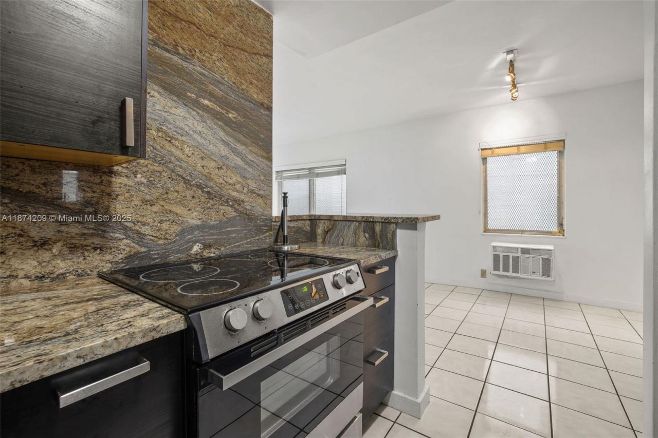 641 Espanola Way, Unit 3, Miami Beach, FL 33139 Photo