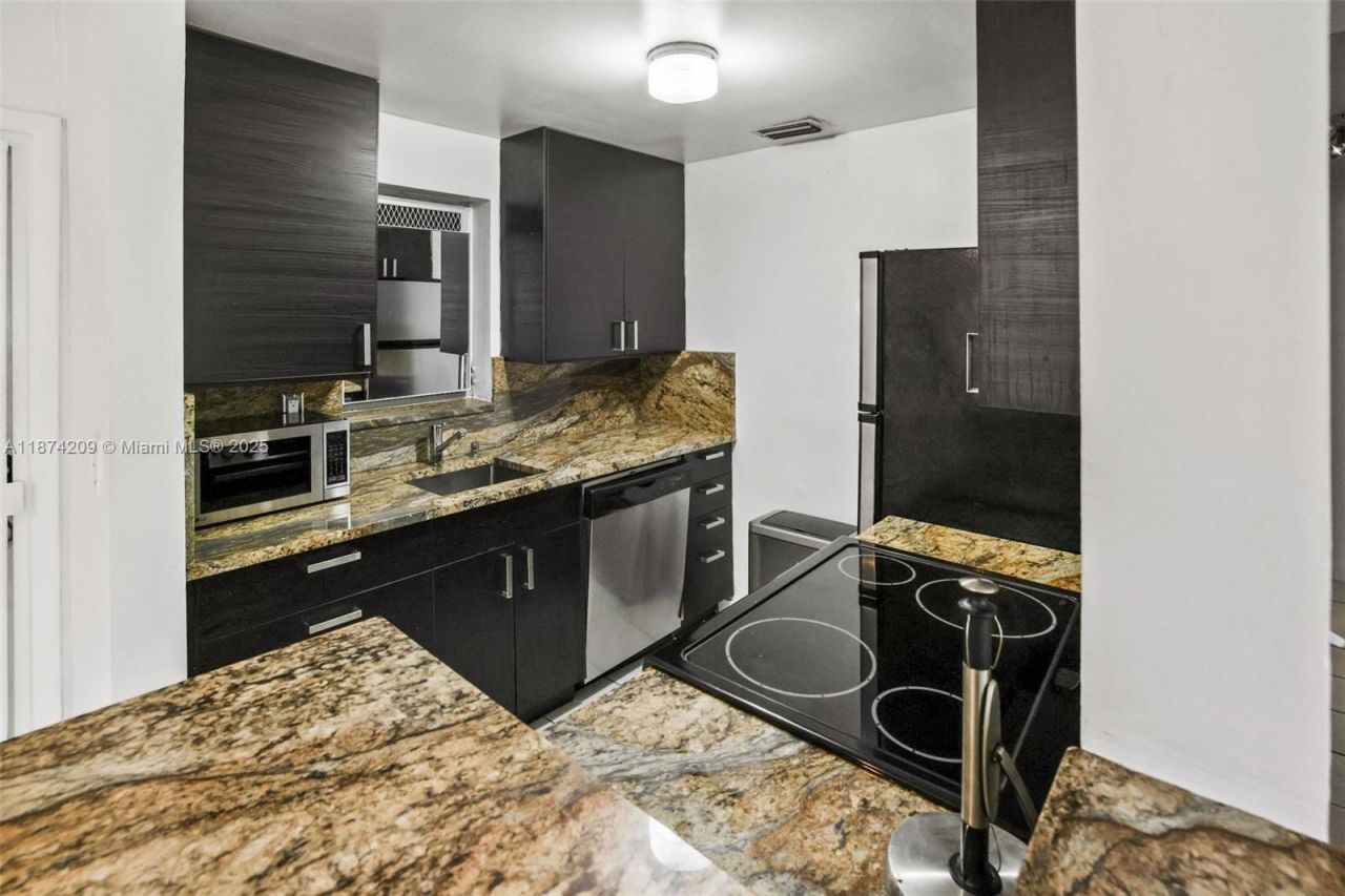 641 Espanola Way, Unit 3, Miami Beach, FL 33139 Photo