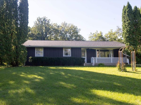 10520 CEMETERY Road, PECATONICA, IL 61063