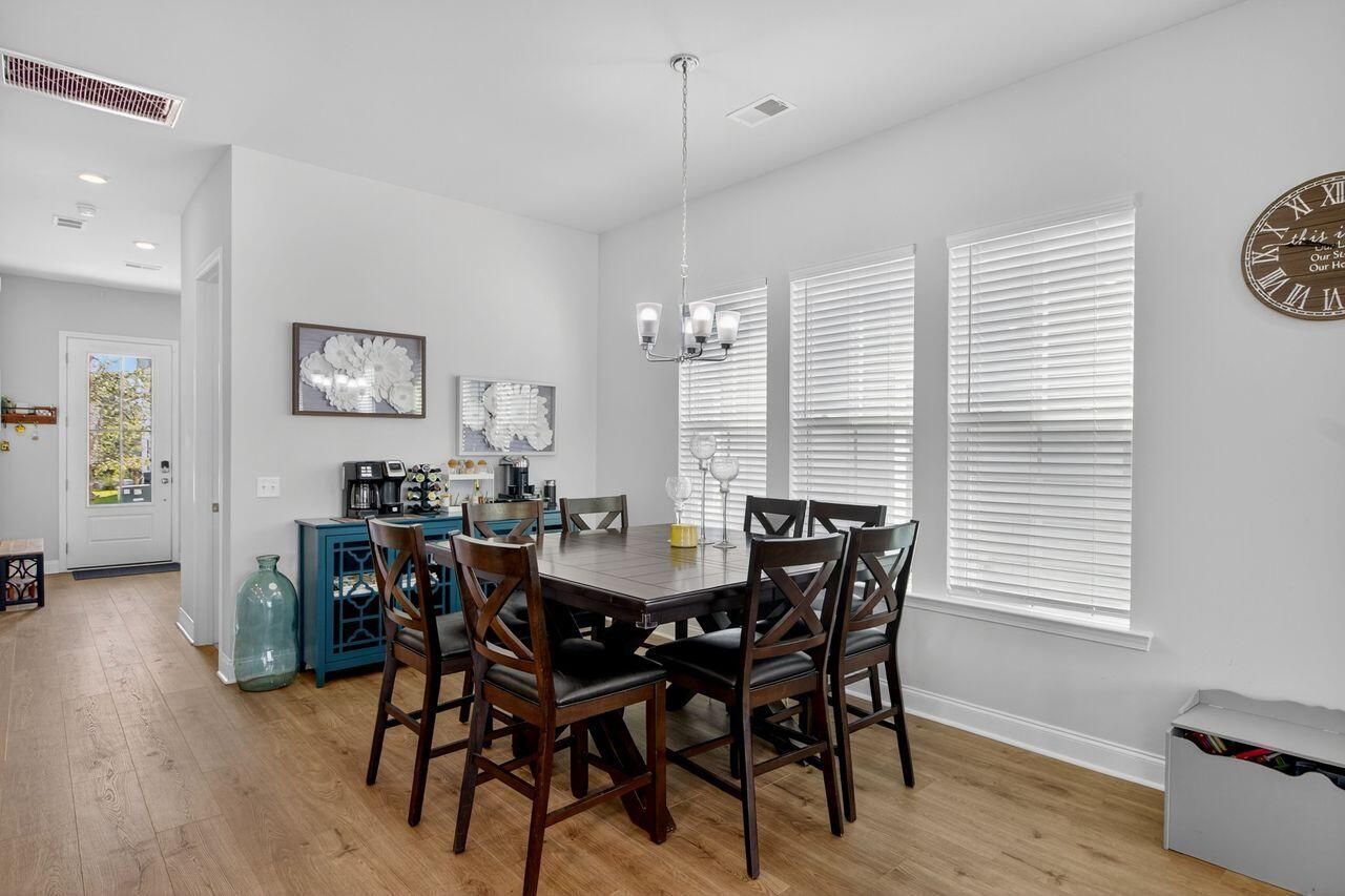 466 Woodgate Way Photo 12