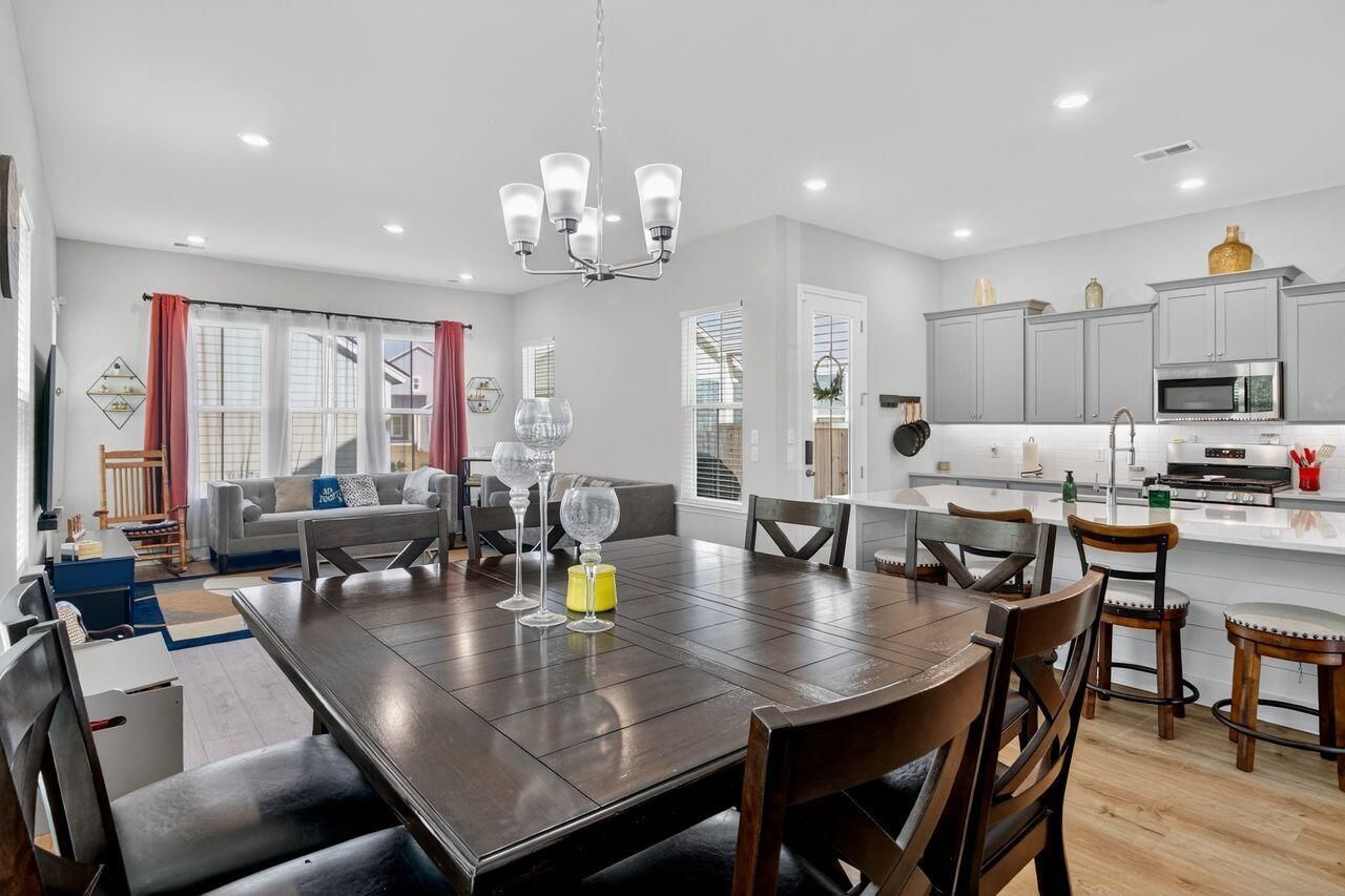 466 Woodgate Way Photo 13