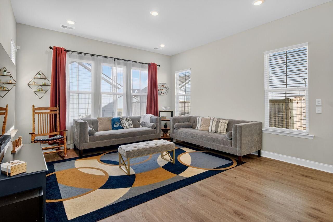 466 Woodgate Way Photo 15