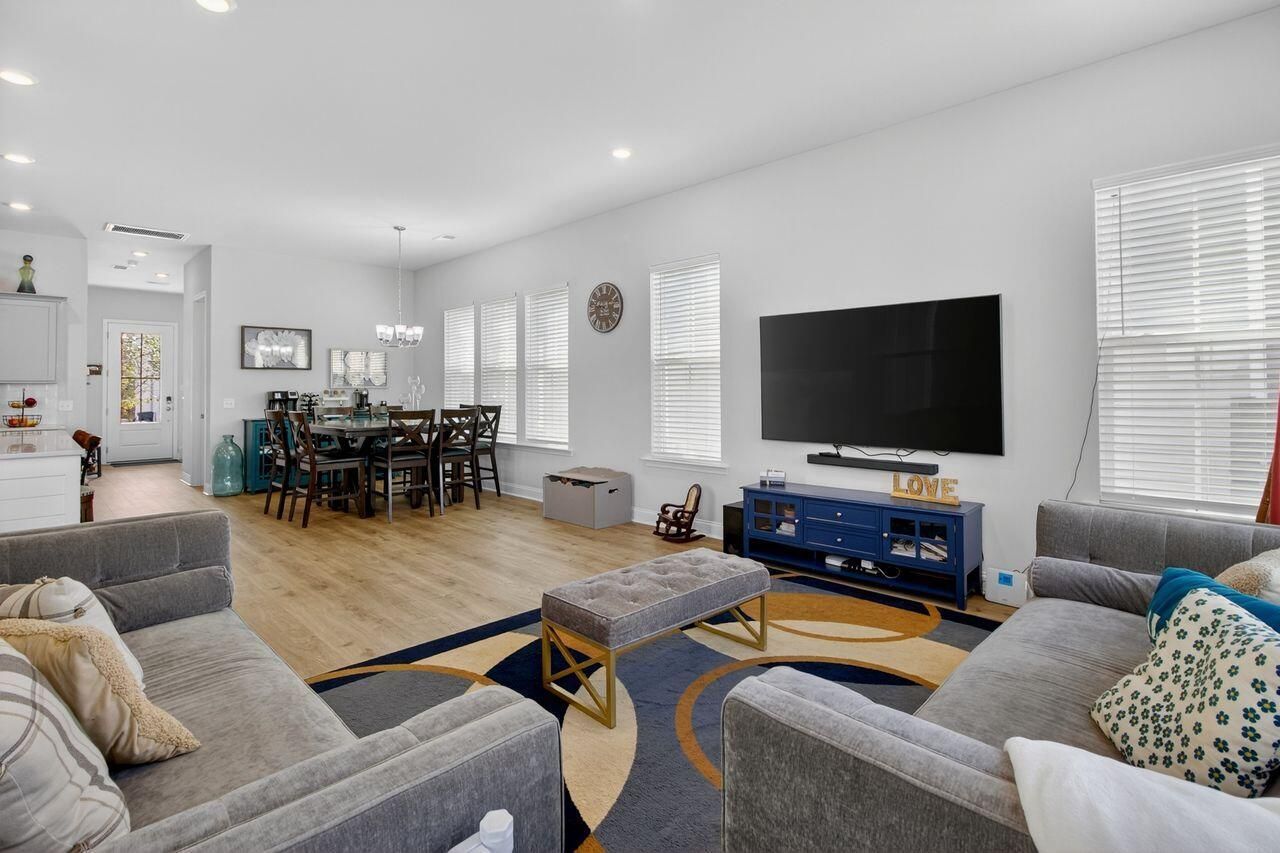 466 Woodgate Way Photo 16