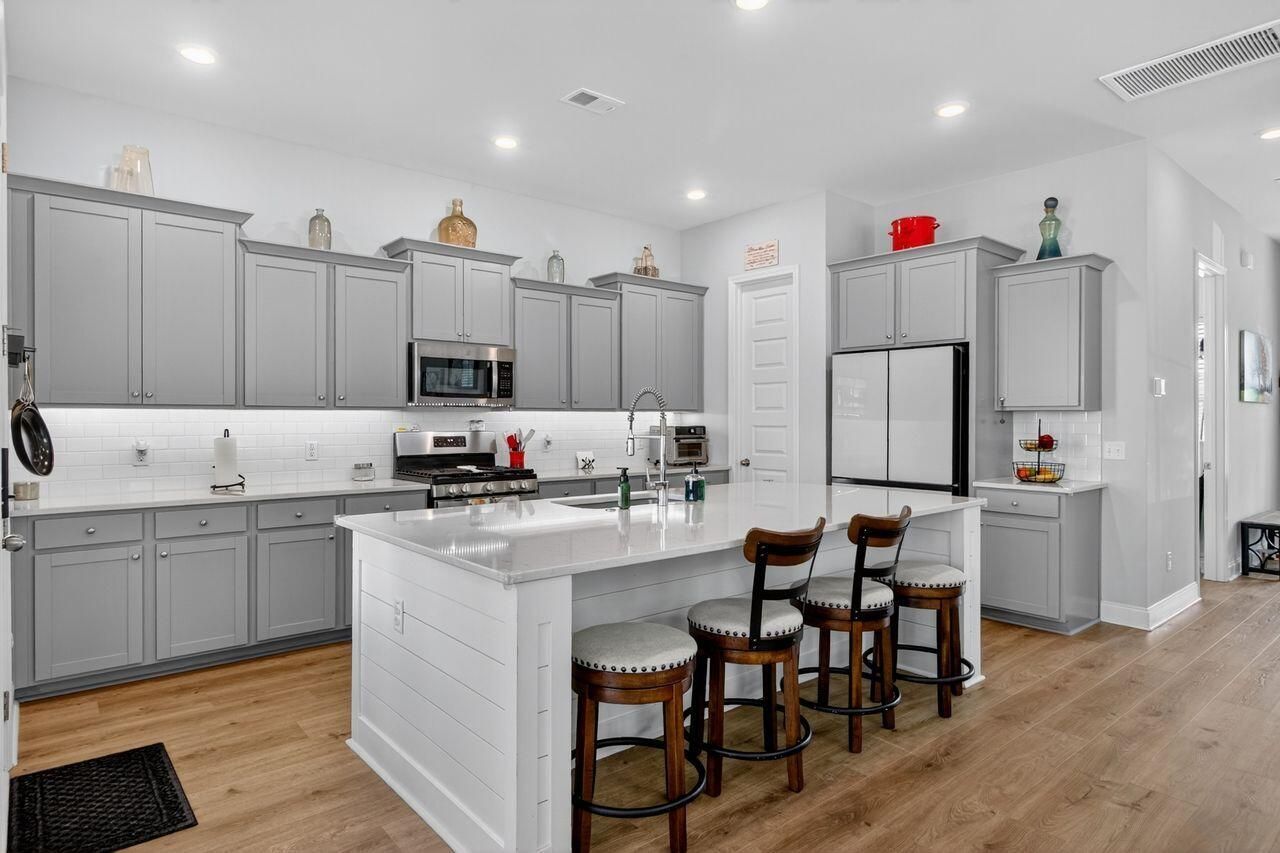 466 Woodgate Way Photo 17