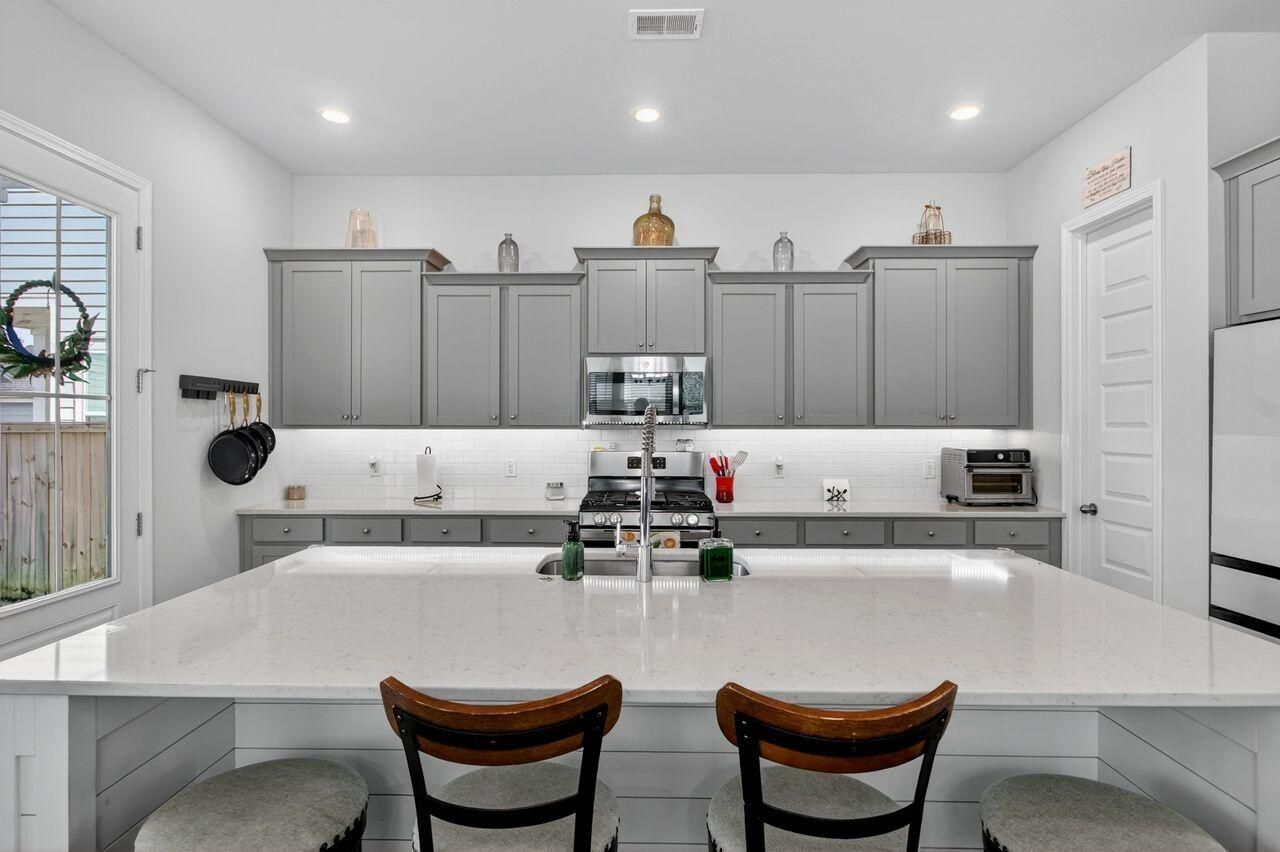 466 Woodgate Way Photo 18