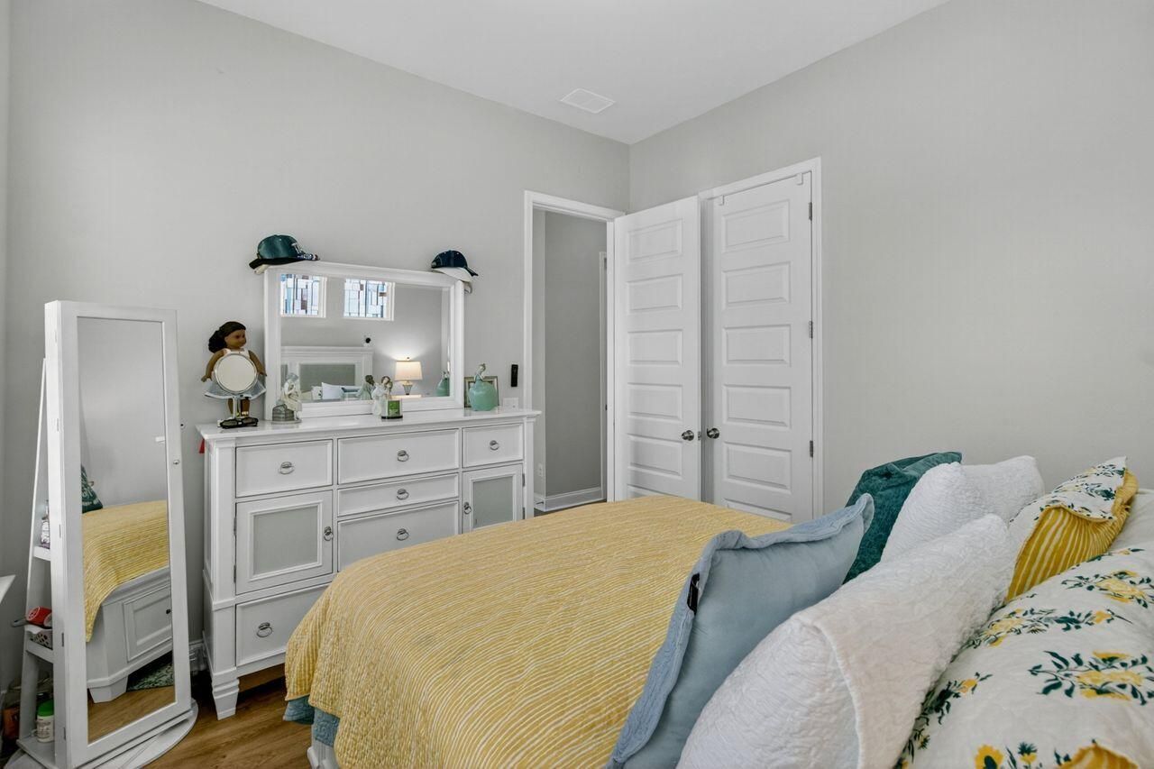 466 Woodgate Way Photo 24