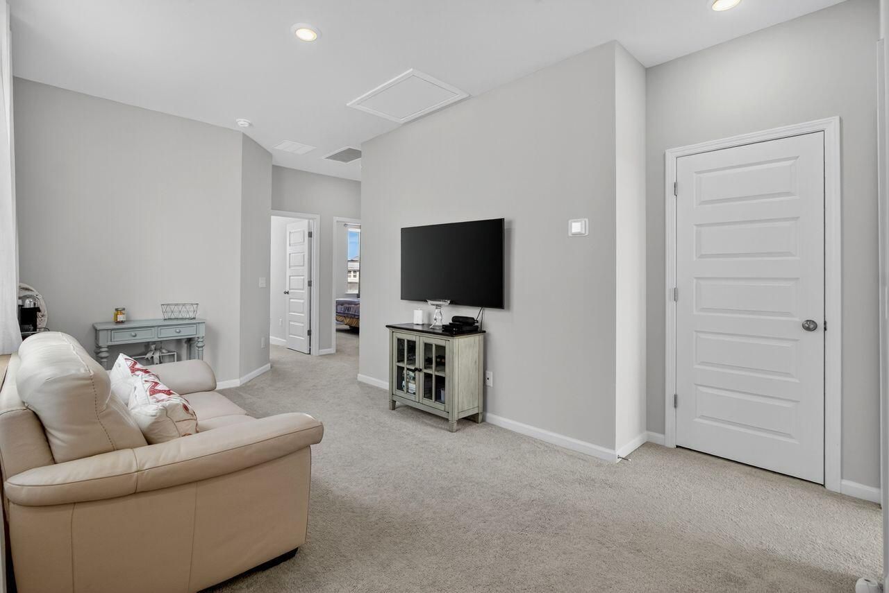 466 Woodgate Way Photo 27