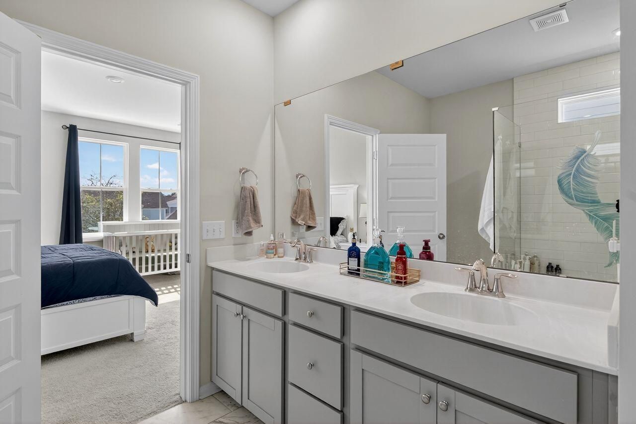 466 Woodgate Way Photo 32