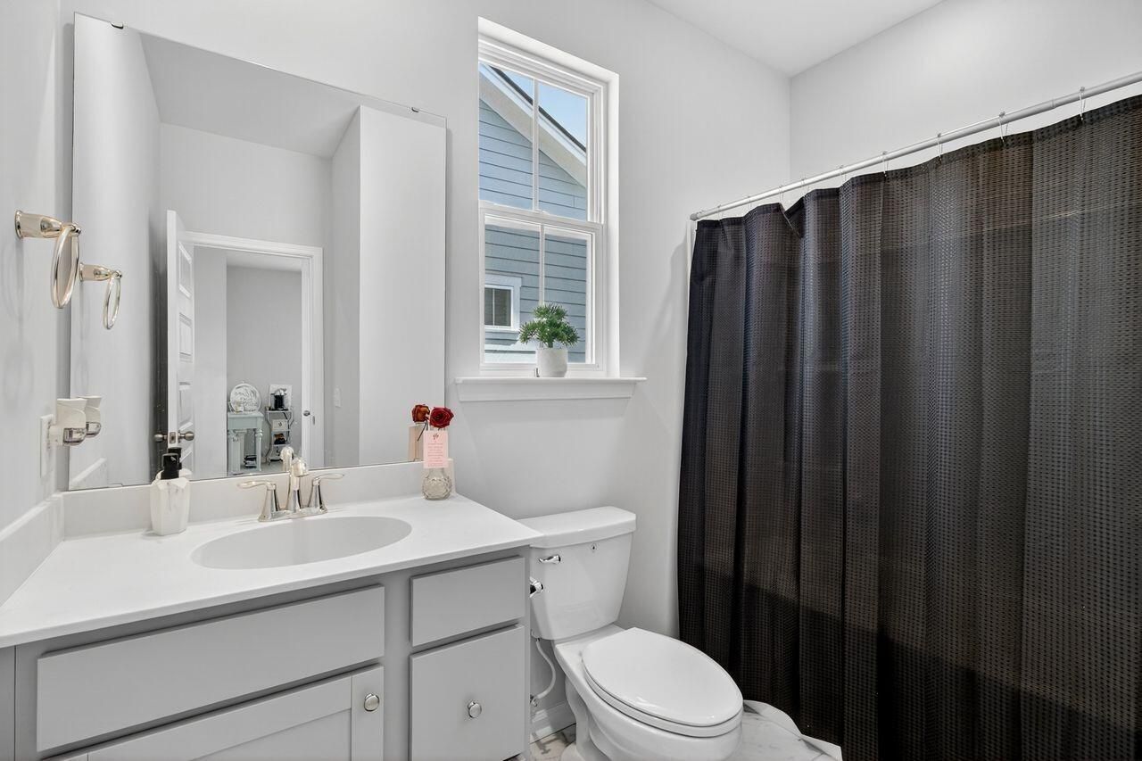 466 Woodgate Way Photo 37