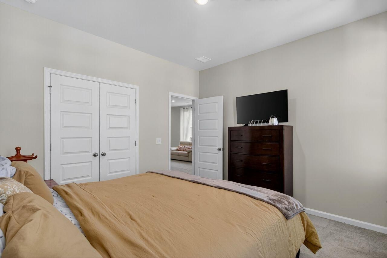 466 Woodgate Way Photo 40