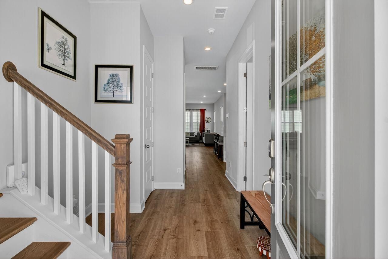 466 Woodgate Way Photo 9