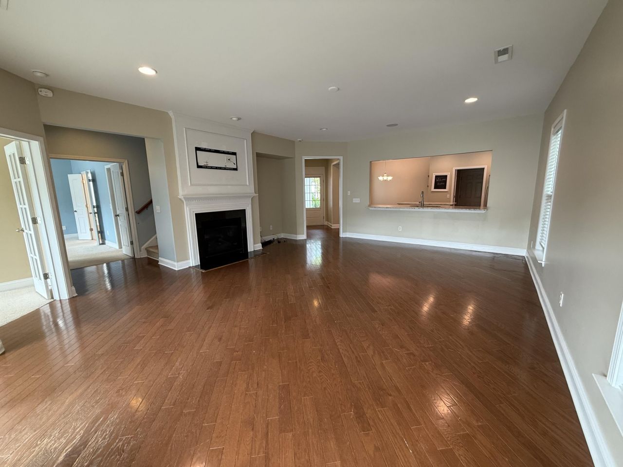 1572 Pixley Street Photo 10