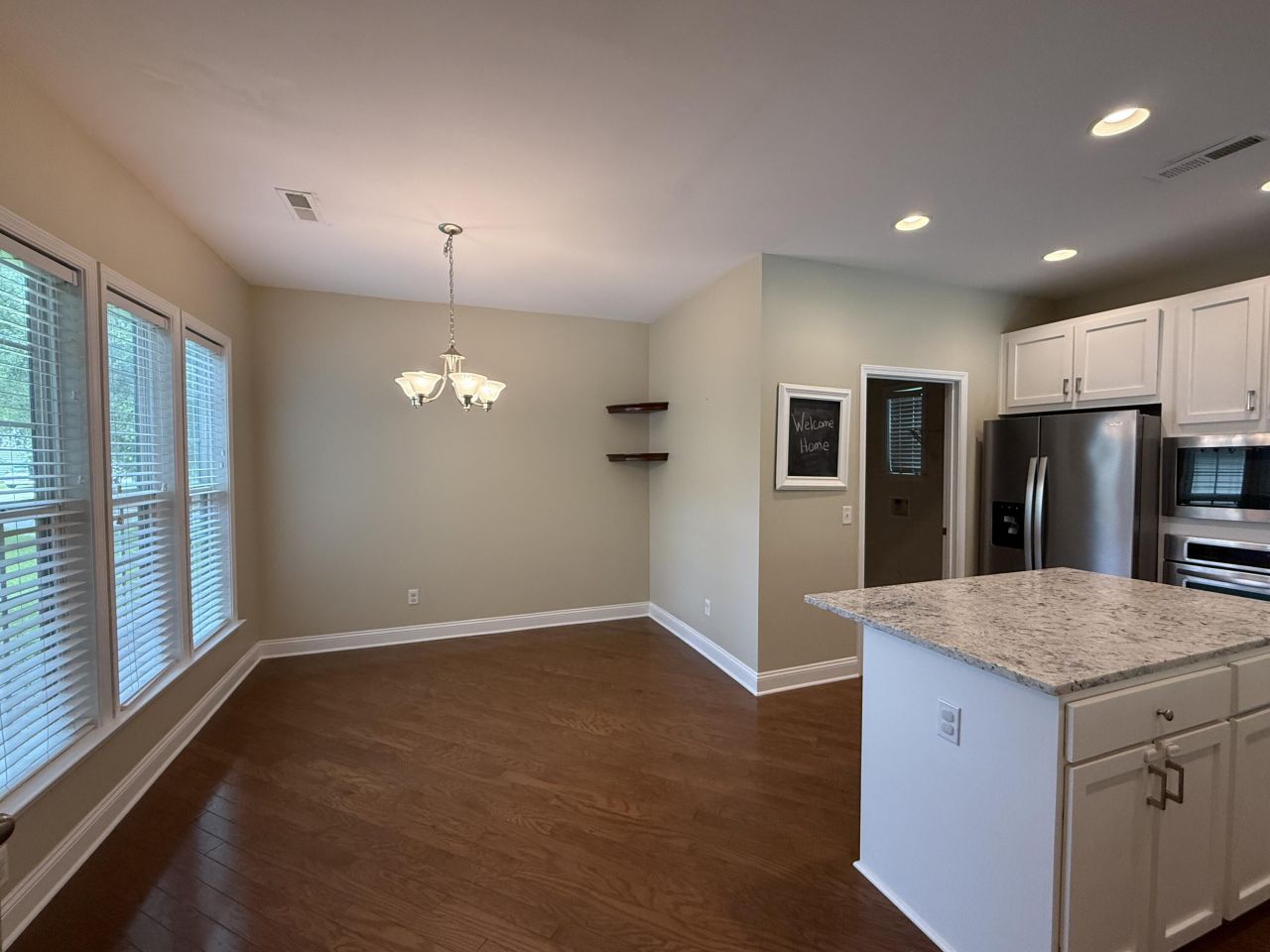1572 Pixley Street Photo 11