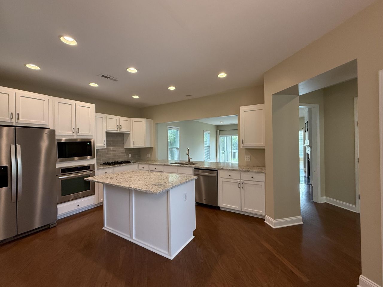 1572 Pixley Street Photo 12